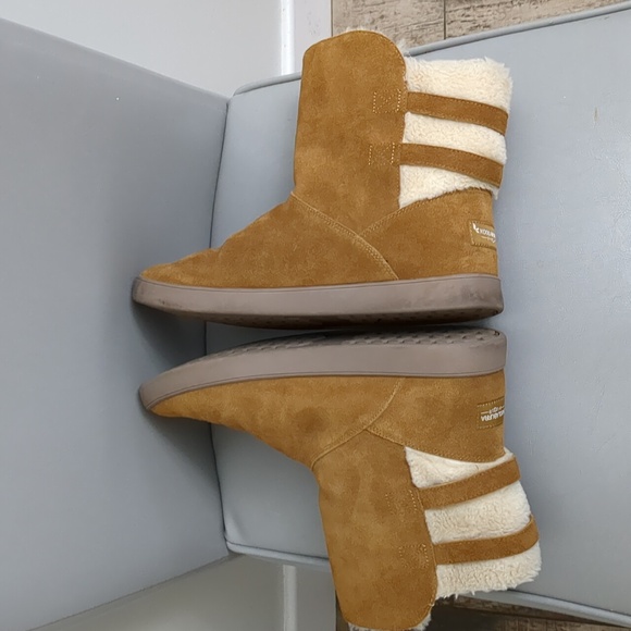 Kookaburra by UGG Suede Boot - Picture 5 of 9